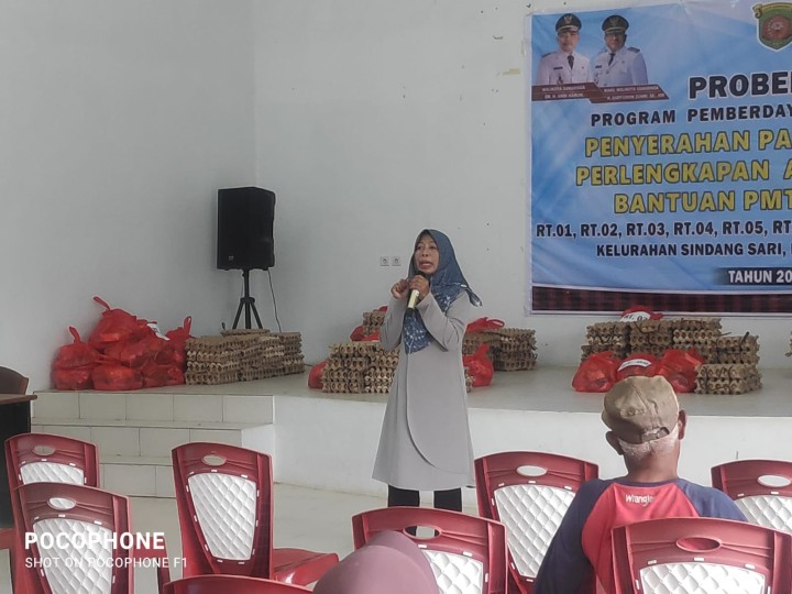 PROGRAM PROBEBAYA di Bidang Pemberdayaan Penyerahan Paket Sembako.