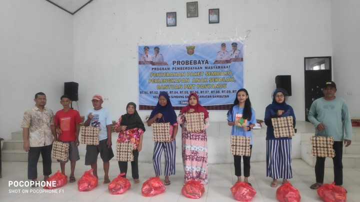 PROGRAM PROBEBAYA di Bidang Pemberdayaan Penyerahan Paket Sembako.