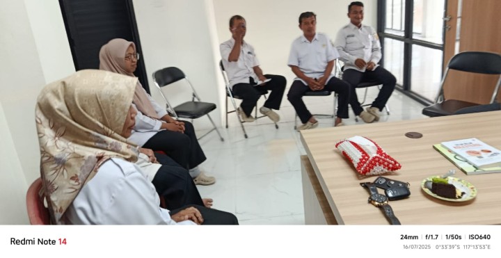 Rapat Internal Pegawai Kelurahan Sindang Sari.