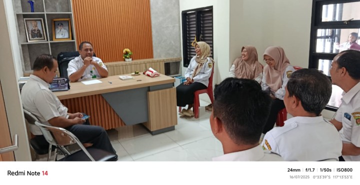 Rapat Internal Pegawai Kelurahan Sindang Sari.