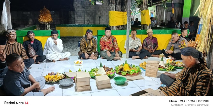 Menghadiri Undangan Kegiatan Syukuran sedekah bumi di RT.08 Kelurahan Sindang sari.