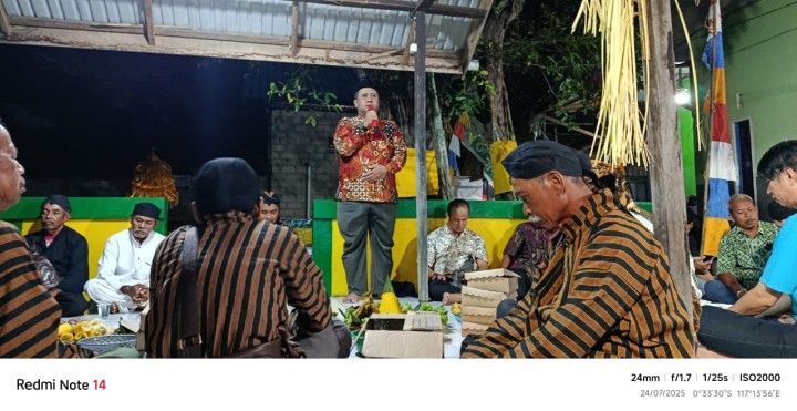 Menghadiri Undangan Kegiatan Syukuran sedekah bumi di RT.08 Kelurahan Sindang sari.