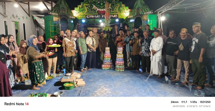 Menghadiri Undangan Kegiatan Syukuran sedekah bumi di RT.08 Kelurahan Sindang sari.