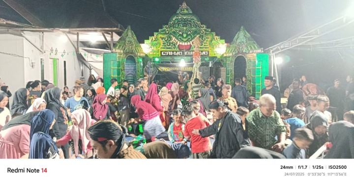 Menghadiri Undangan Kegiatan Syukuran sedekah bumi di RT.08 Kelurahan Sindang sari.