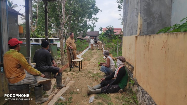 Monitoring kegiatan semenisasi, drenase, pelebaran jalan di wilayah RT 04 RT 05 dan RT 07