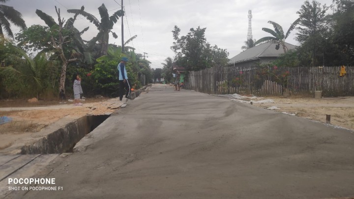 Monitoring kegiatan semenisasi, drenase, pelebaran jalan di wilayah RT 04 RT 05 dan RT 07