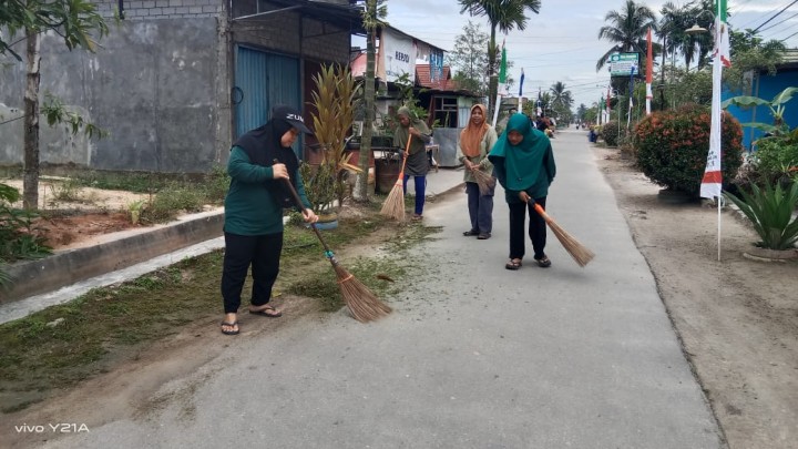 Kegiatan Gotong Royong warga RT.2,3,4,5,6, dan RT.10 Sindang Sari. Membersihkan parit parit,lingkungan jalan dan pemasangan umbul-umbul dalam rangka kemeriahan HUT RI ke 80.