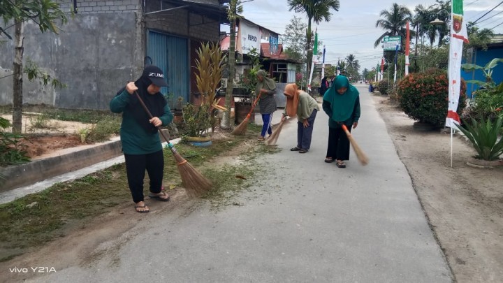 Kegiatan Gotong Royong warga RT.2,3,4,5,6, dan RT.10 Sindang Sari. Membersihkan parit parit,lingkungan jalan dan pemasangan umbul-umbul dalam rangka kemeriahan HUT RI ke 80.