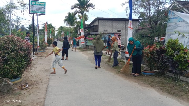 Kegiatan Gotong Royong warga RT.2,3,4,5,6, dan RT.10 Sindang Sari. Membersihkan parit parit,lingkungan jalan dan pemasangan umbul-umbul dalam rangka kemeriahan HUT RI ke 80.