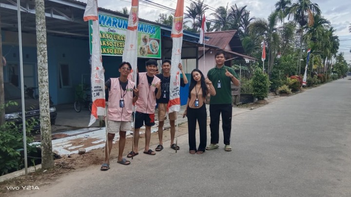 Kegiatan Gotong Royong warga RT.2,3,4,5,6, dan RT.10 Sindang Sari. Membersihkan parit parit,lingkungan jalan dan pemasangan umbul-umbul dalam rangka kemeriahan HUT RI ke 80.
