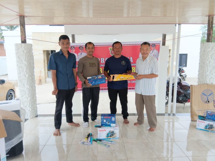 Penyerahan Barang perlengkapan Program PROBEBAYA (Sapras) ke Ketua RT sindang sari.