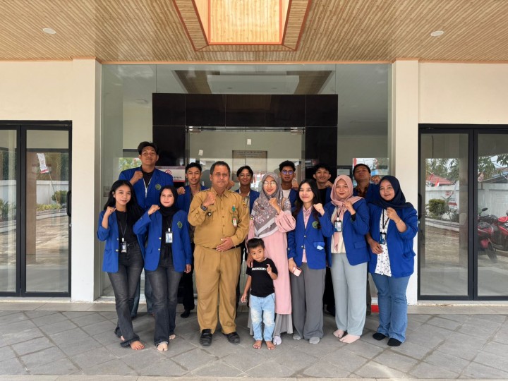 Menerima Mahasiswa KKN Widyagama ke Kelurahan Sindang Sari.