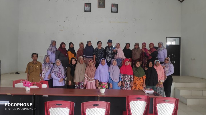 Kegiatan posyandu Lansia seger waras di gedung serba guna Sindang Sari.
