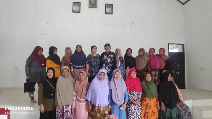 Kegiatan posyandu Lansia seger waras di gedung serba guna Sindang Sari.