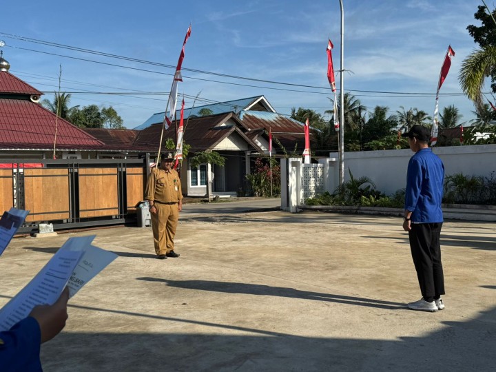 Rutinitas Apel di Pemerintahan Kelurahan Sindang Sari.