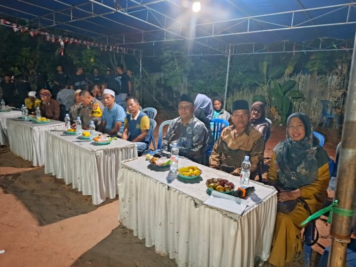 Menghadiri Undangan acara hiburan Kuda Lumping di RT.1 sindang sari