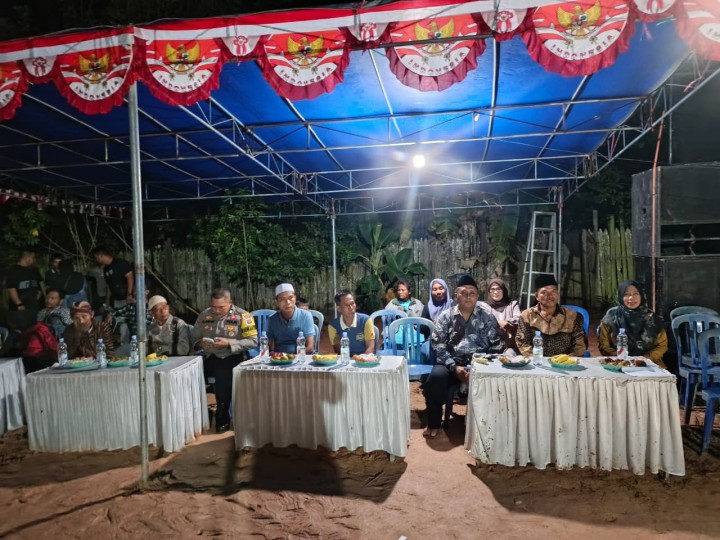 Menghadiri Undangan acara hiburan Kuda Lumping di RT.1 sindang sari
