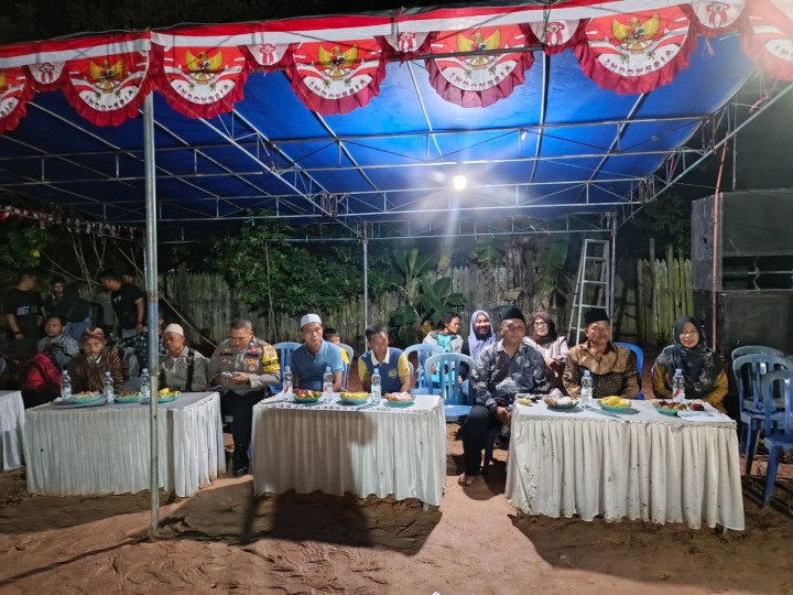 Menghadiri Undangan acara hiburan Kuda Lumping di RT.1 sindang sari