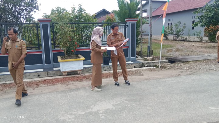 Pendampingan Tim penilai dari kecamatan kebersihan lingkungan RT. 4 dan RT.5