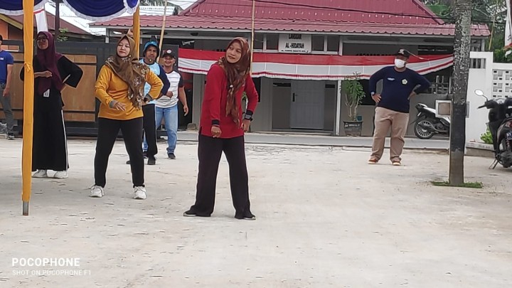 Senam Sehat oleh Pegawai Kelurahan,Kader PKK,Mahasiswa KKN.