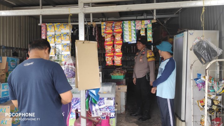 Monitoring Persiapan Lomba Kebersihan Lingkungan Wilayah RT masing-masing dan Himbauan Pemasangan Umbul-umbul oleh warga sekitar RT.09 Sindang Sari.