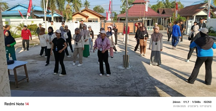 Senam Sehat Seluruh Pegawai Kelurahan dan Mahasiswa KKN UNMUL,IAIN,UINSI dan WIDYAGAMA Samarinda.