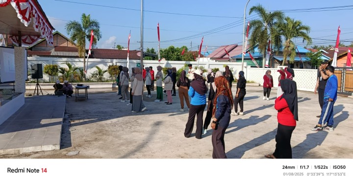 Senam Sehat Seluruh Pegawai Kelurahan dan Mahasiswa KKN UNMUL,IAIN,UINSI dan WIDYAGAMA Samarinda.