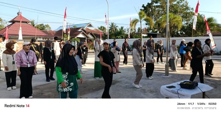 Senam Sehat Seluruh Pegawai Kelurahan dan Mahasiswa KKN UNMUL,IAIN,UINSI dan WIDYAGAMA Samarinda.