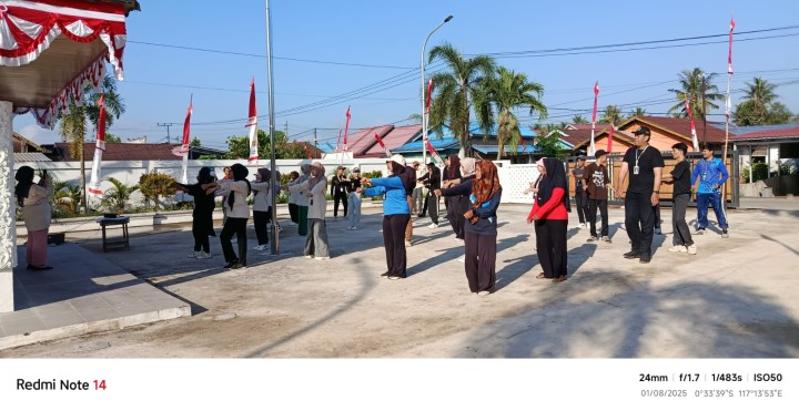 Senam Sehat Seluruh Pegawai Kelurahan dan Mahasiswa KKN UNMUL,IAIN,UINSI dan WIDYAGAMA Samarinda.