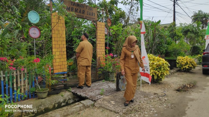 Evaluasi dan monitoring pelaksanaan kebun Toga Sindang sari
