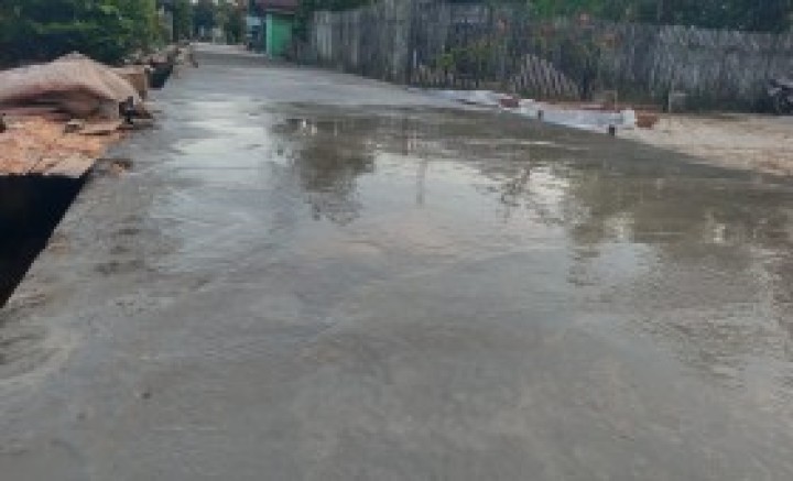 SEMENISASI JALAN LINGKUNGAN RT 08