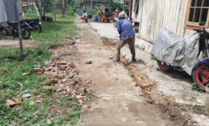 SEMENISASI JALAN Gg.Mutiara Wilayah  RT 01 Sindang Sari