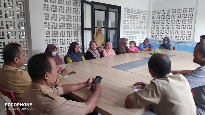 Menerima Pengaduan warga RT 01 dan RT.09  Tentang Hewan Peliharaan yang mengganggu ketentraman warga sindang sari.