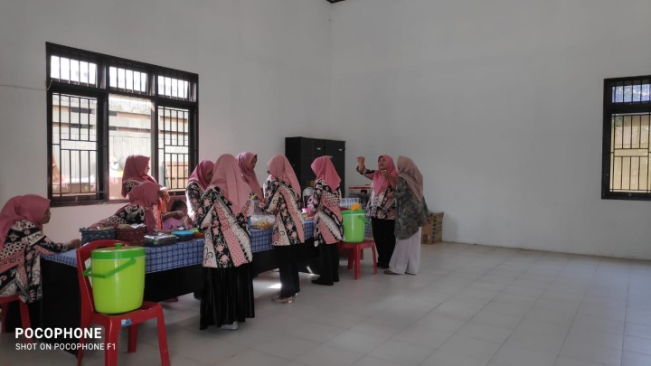 Pertemuan kader IMT PKK,Kelurahan dan Kecamatan di kelurahan Sindang sari.
