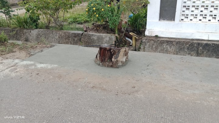Monitoring Pengerjaan Pondasi Drainase/Parit depan Kelurahan oleh PUPR Kota Samarinda.