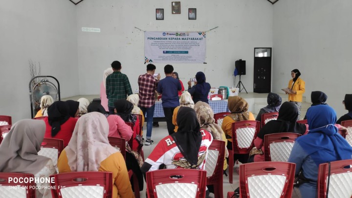 Kegiatan sosialisasi pengolahan ABON dari ikan lele di balai kelurahan Sindang Sari