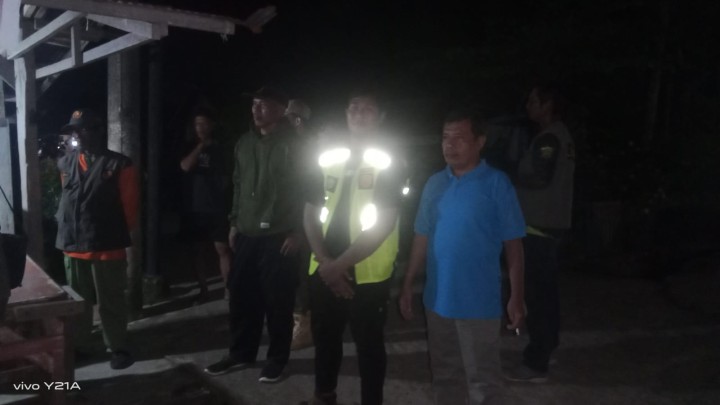 Kunjungan dari satpol PP propinsi  ke Pos kamling RT. 5 Sindang Sari.