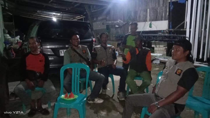 Kunjungan dari satpol PP propinsi  ke Pos kamling RT. 5 Sindang Sari.
