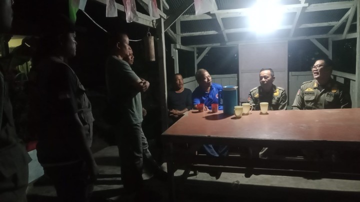 Kunjungan dari satpol PP propinsi  ke Pos kamling RT. 5 Sindang Sari.