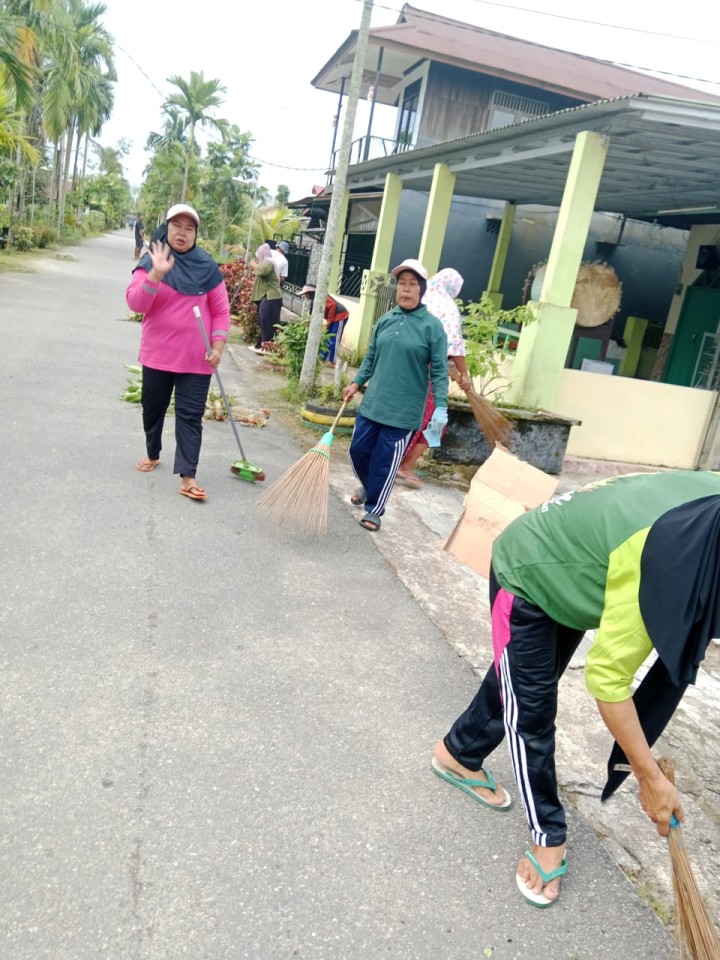 Gotong Royong Lingkungan RT.6 Sindang Sari