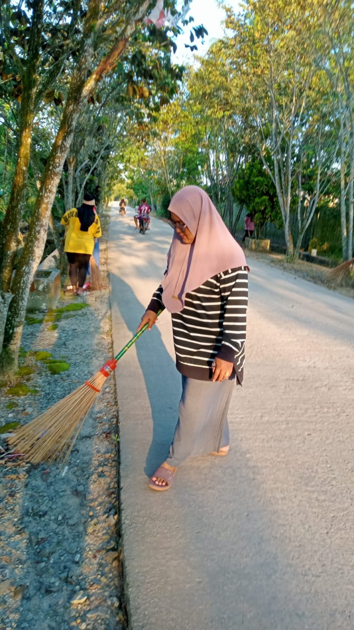 Gotong Royong Lingkungan Jalan Pasundan-Jalan Sungai Manggis RT.1