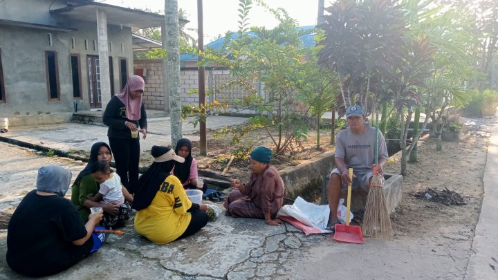 Gotong Royong Lingkungan Jalan Pasundan-Jalan Sungai Manggis RT.1