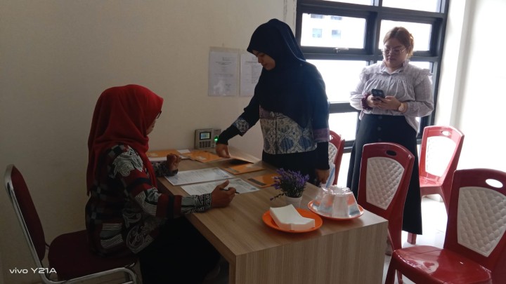 Evaluasi dan Monitoring PPID di Kelurahan Sindang Sari.