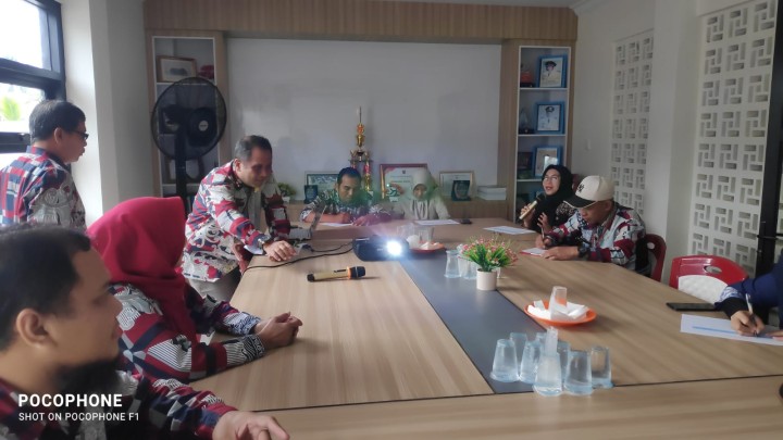 Evaluasi dan Monitoring PPID di Kelurahan Sindang Sari.