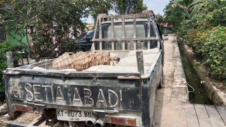 Monitoring Pengerjaan Semenisasi jalan dan Draienase di Bidang Saprap (PROBEBAYA) Sindang Sari.