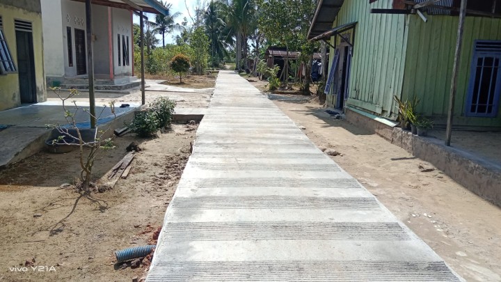Meninjau pengerjaan semenisasi dan pengukuran semenisasi jalan Masaji RT. 2,Gg. Baru RT. 2 dan Gg. Nangka RT. 1 Bidang Sapras (Probebaya)
