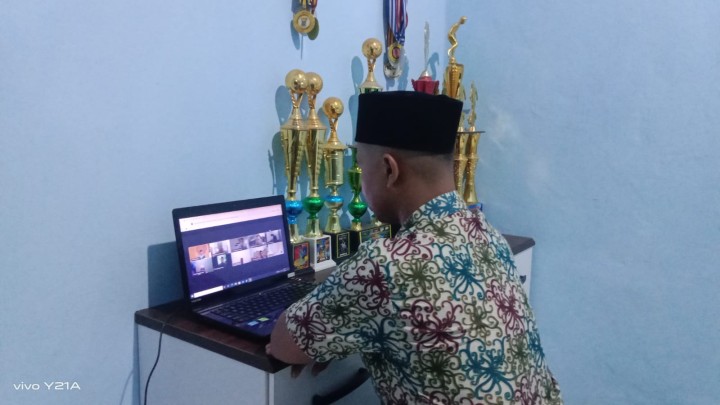 Mewakili Bapak Lurah mengikuti Rapat Paripurna DPRD Kota Samarinda dengan Agenda Persetujuan Bersama antara Wali Kota Samarinda dengan DPRD Kota Samarinda terhadap Raperda tentang Perubahan APBD Kota Samarinda Tahun Anggaran 2025.