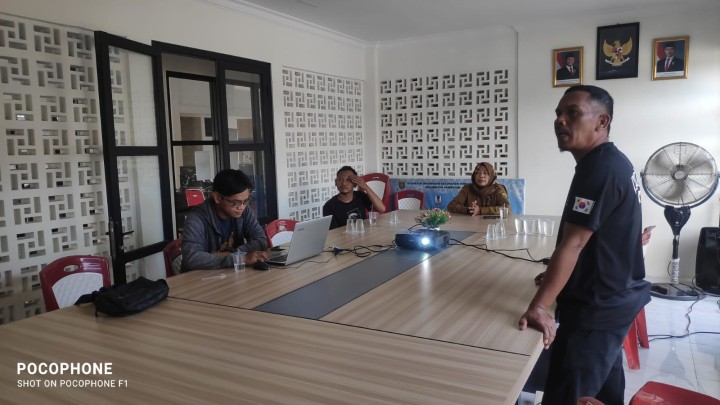 Pelatihan persentase  PROBEBAYA AWARD 2025 di ruang rapat kelurahan Sindang sari