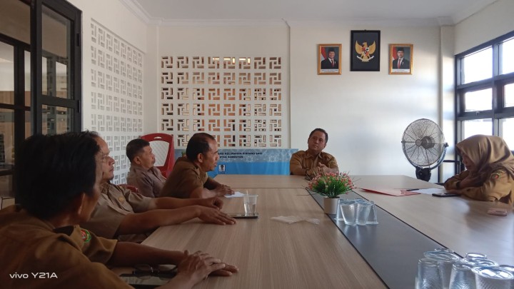 Rapat Internal Pegawai Kelurahan Sindang Sari.