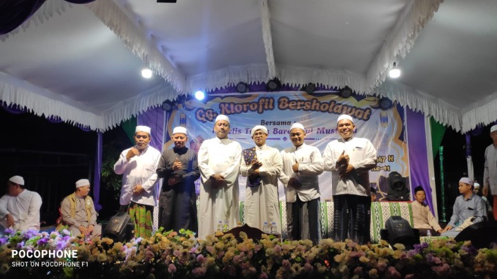 Menghadiri Undangan Gang Klorofil Bersholawat di wilayah RT.2 Sindang Sari.